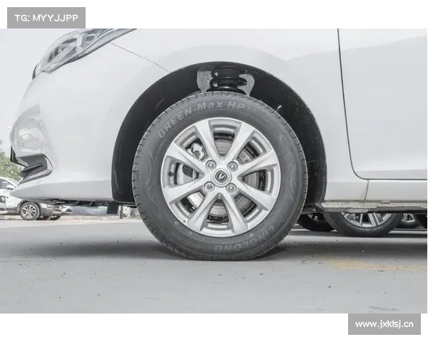 体验长安悦翔入门版,售价仅5.19万,油耗5.4L,外观好看又实惠 体验长安悦翔入门版,售价仅5.19万,油耗5.4L,外观好看又实惠