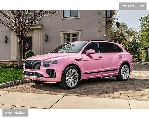 偶遇粉色女神定制版SUV，18万的车，开出卡宴的气势