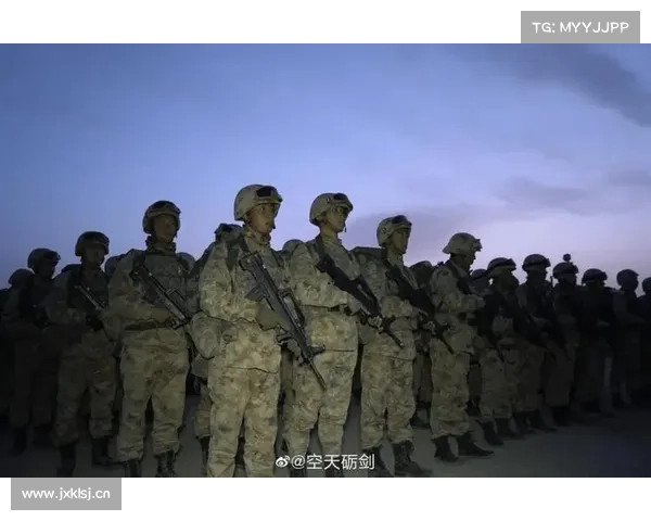 全军配发“星空迷彩”!解放军今冬起全面换发新式作训服 全军配发“星空迷彩”!解放军今冬起全面换发新式作训服