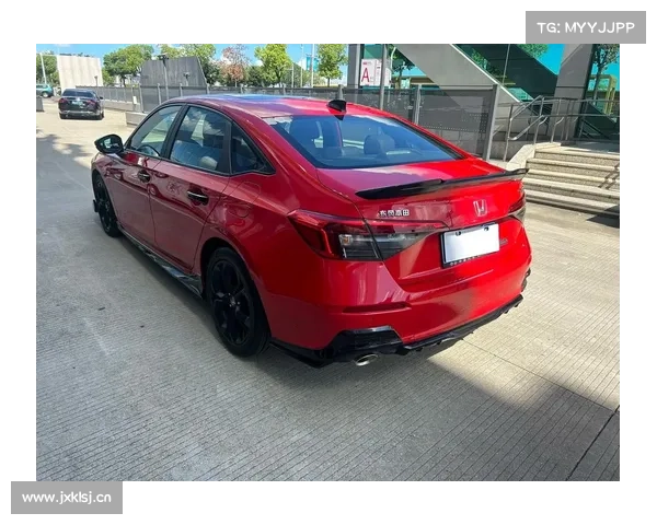 全新国产本田思域无伪实车上路，红色车漆非常动感